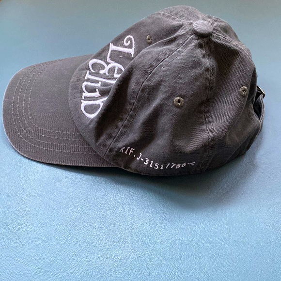 LE CLUB. Carnival 2009.  Hat. - Picture 3 of 6